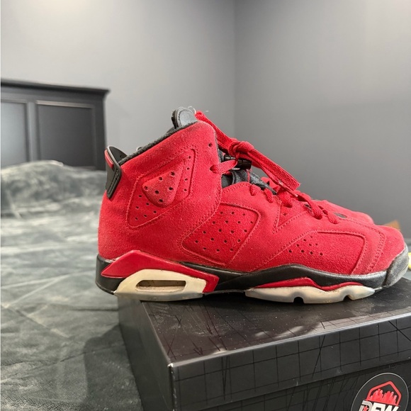 Nike Kids Red and Black Sneakers - Picture 4 of 5